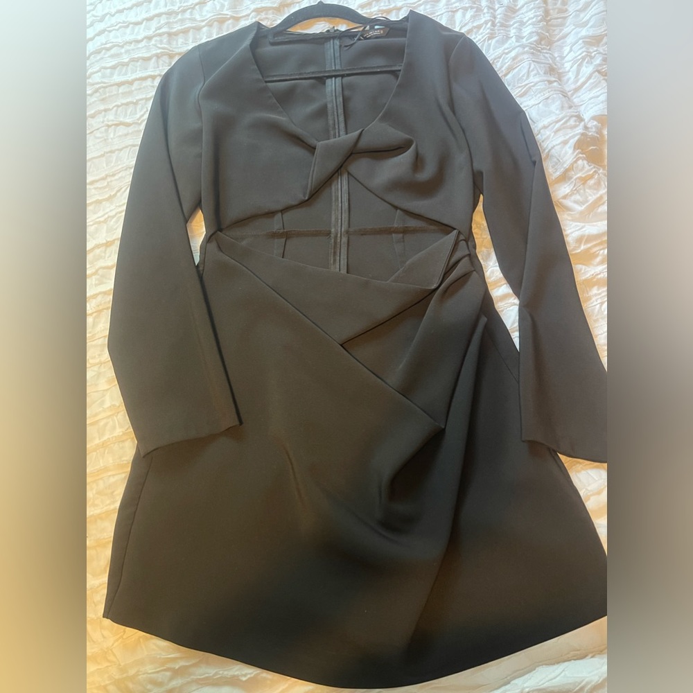 Black cut out Zara dress. Perfect for date night, Great condition only worn once